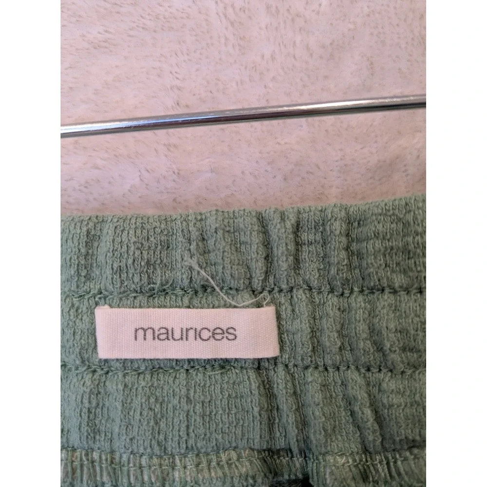 Maurices Shorts Women's Medium Green White Striped Lounge Elastic Waist‎ Casual